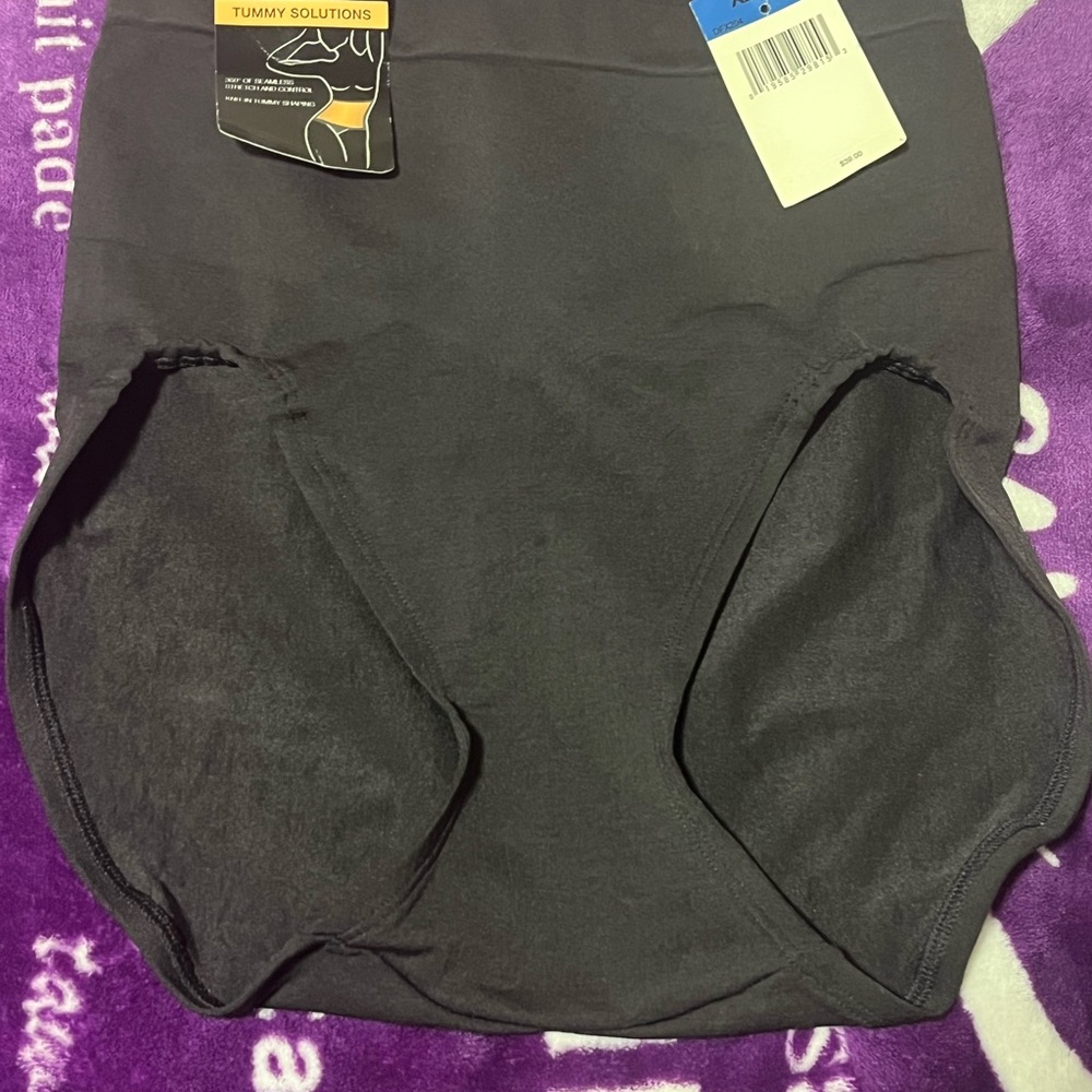 Black Seamless Briefs with Smooth Finish